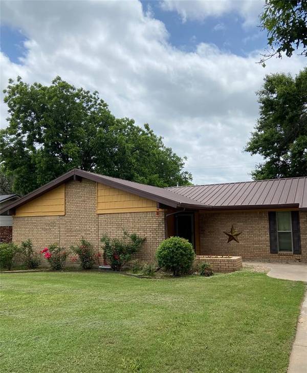 1009 Edwards, Olney, TX 76374