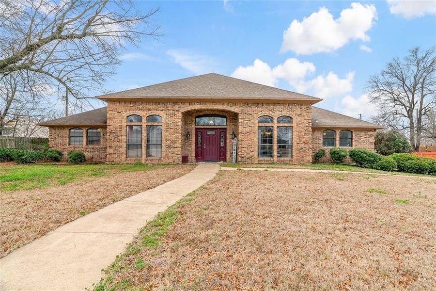 2715 Oak Creek Drive, Paris, TX 75462