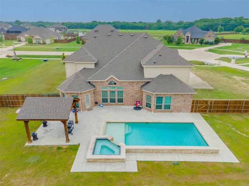 237 Stonegate Way, Red Oak, TX 75154