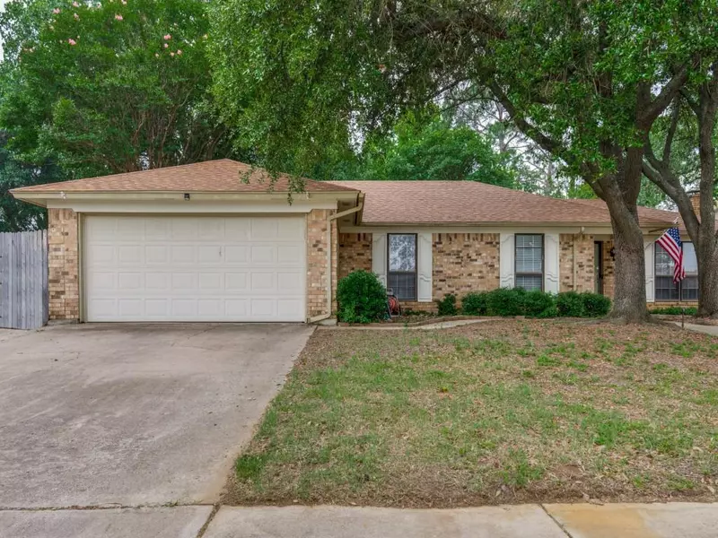 612 Steeplechase Drive, Bedford, TX 76021