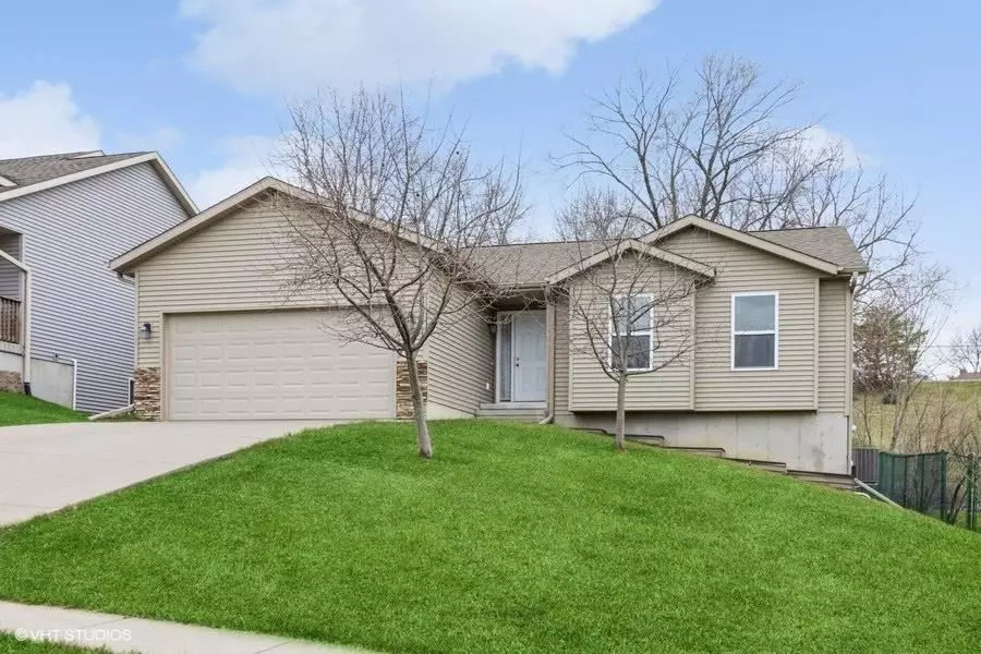 812 10Th Avenue Pl, Coralville, IA 52241