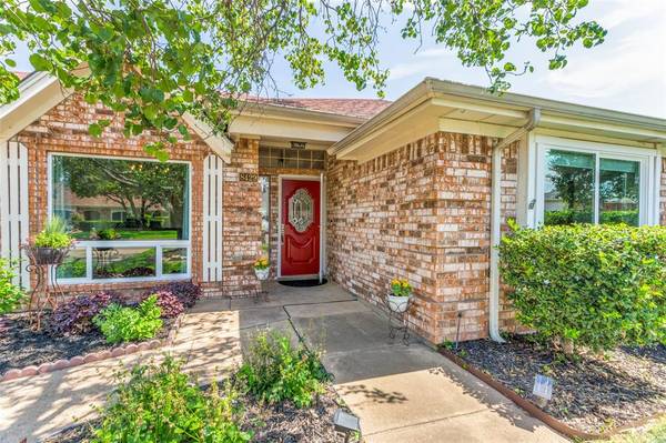 8429 Stephanie Drive,  North Richland Hills,  TX 76182