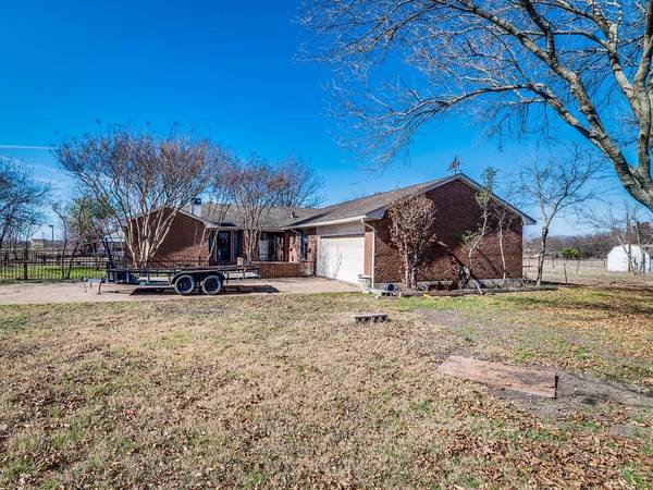 1551 N Mockingbird Lane, Midlothian, TX 76065