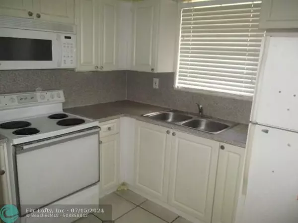 North Miami, FL 33161,1350 NE 119  #1350-8