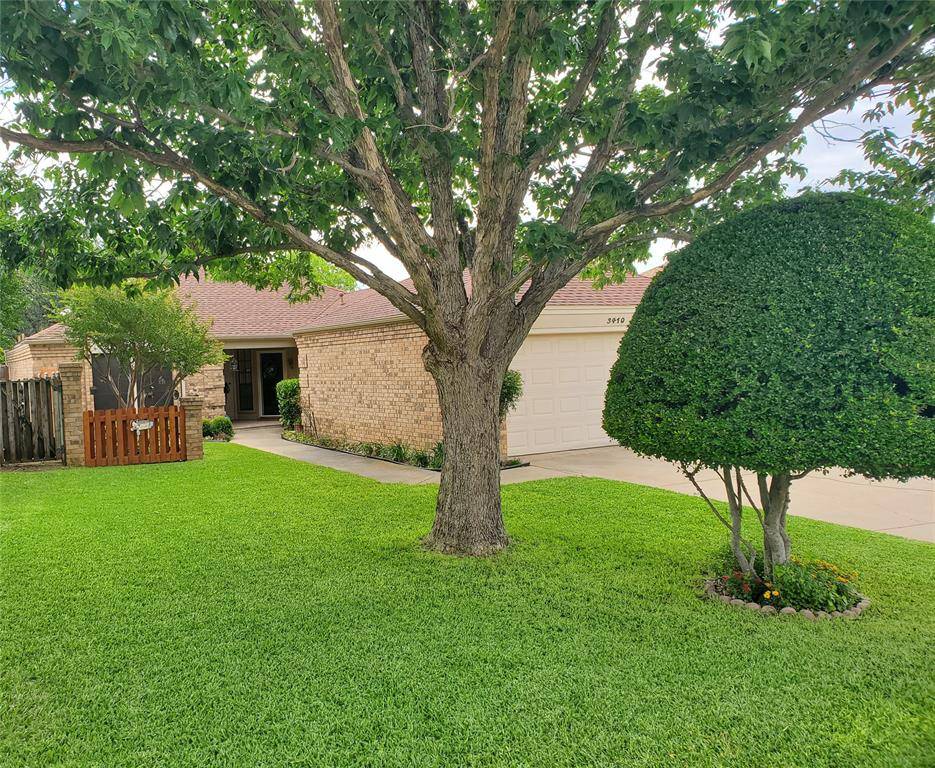 3410 Country Club Place, Grand Prairie, TX 75052