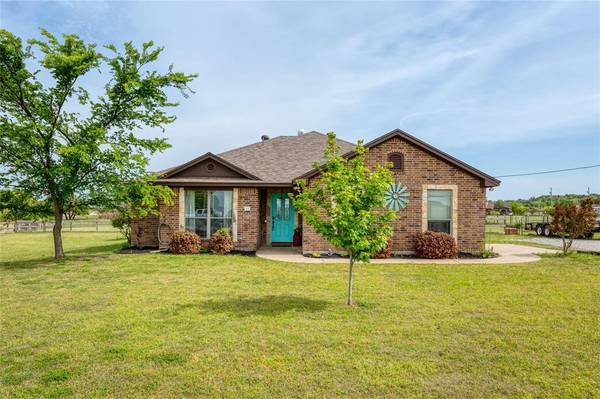 216 E Arbor Court, Springtown, TX 76082