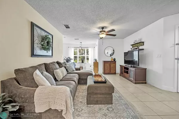 Pompano Beach, FL 33063,3410 Pinewalk Dr  #812