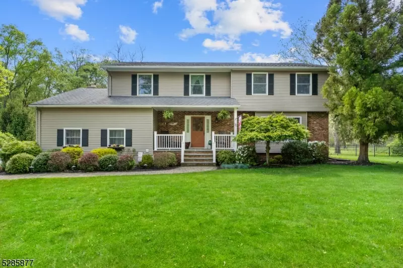 12 Alcott Way, Roxbury Twp., NJ 07876