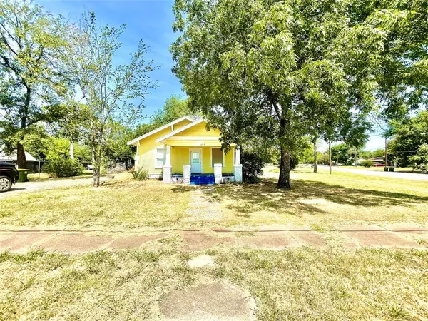 Groesbeck, TX 76642,207 N Archer Street