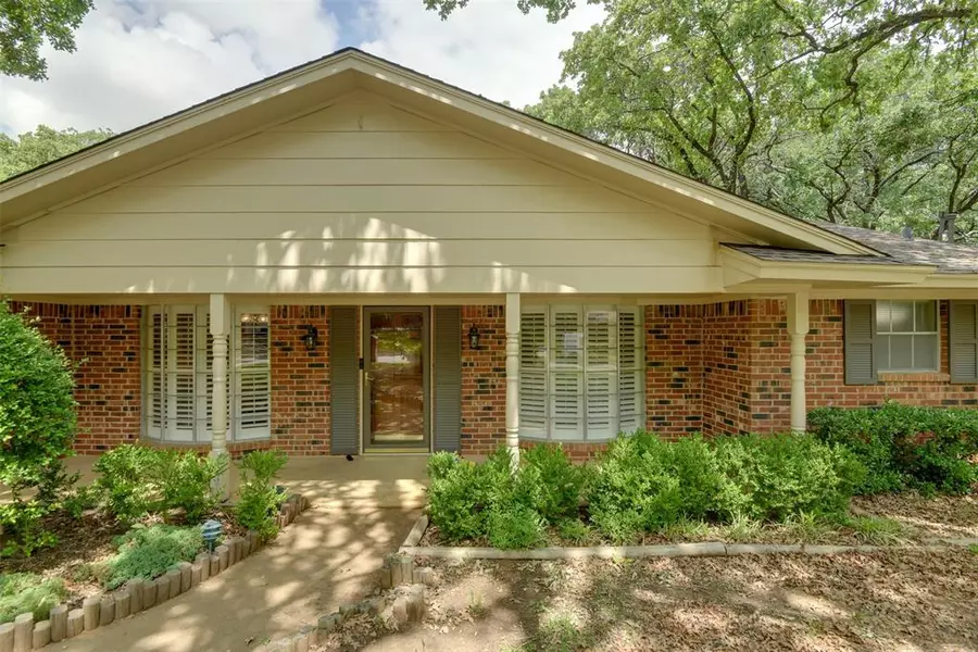 4611 Valleycrest Drive, Arlington, TX 76013