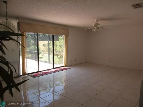 Lake Worth, FL 33463,5964 Strawberry Lakes Cir