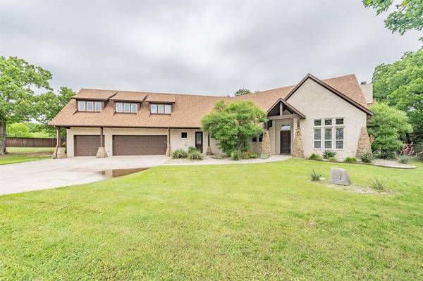 165 Oakwood Creek Lane,  Weatherford,  TX 76088