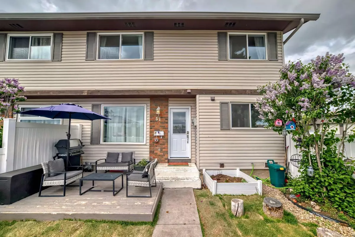 Calgary, AB T2W 3N3,740 Bracewood DR SW #51