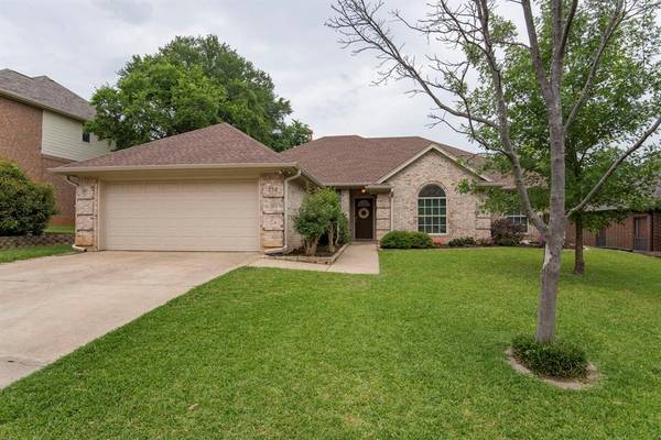 252 Blossom Lane, Hurst, TX 76053