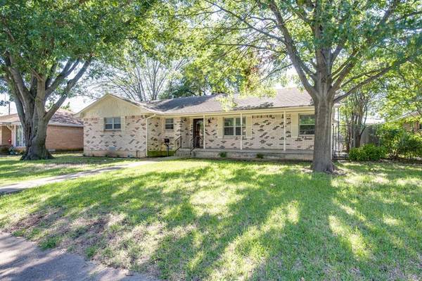 6211 Symphony Lane,  Dallas,  TX 75227