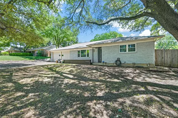 1805 Dakar Road W, Fort Worth, TX 76116