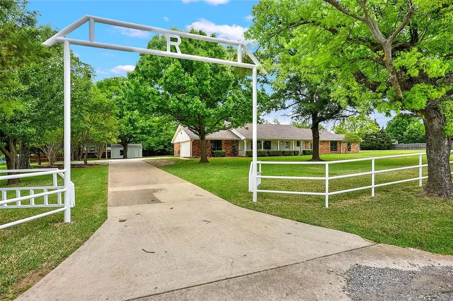 229 Glenwood Drive, Denison, TX 75020