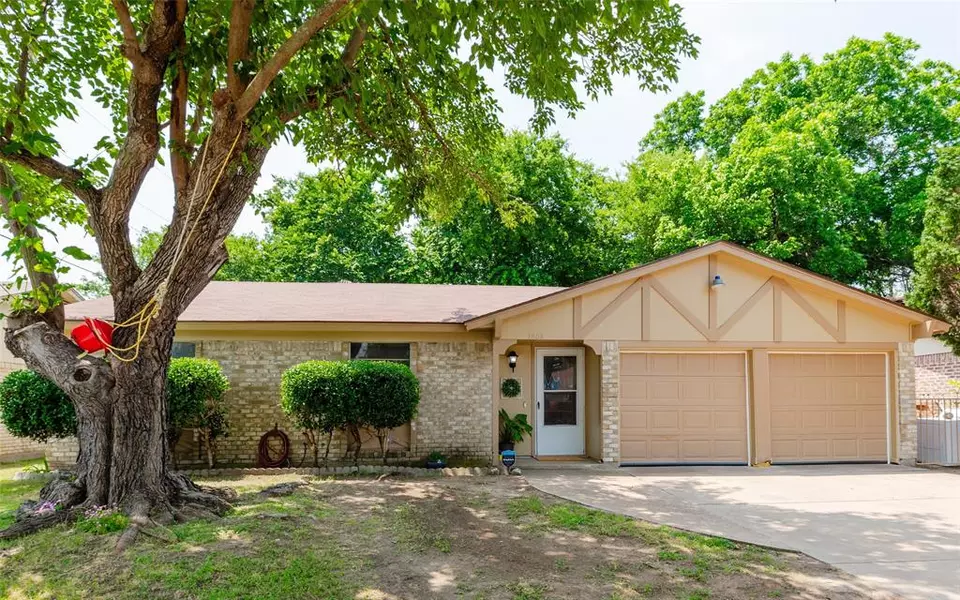 3808 Royal Crest Drive, Fort Worth, TX 76140