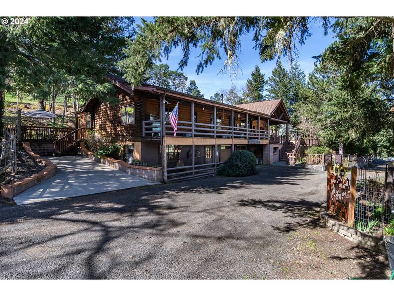 460 FOX HILL LN, Roseburg, OR 97470