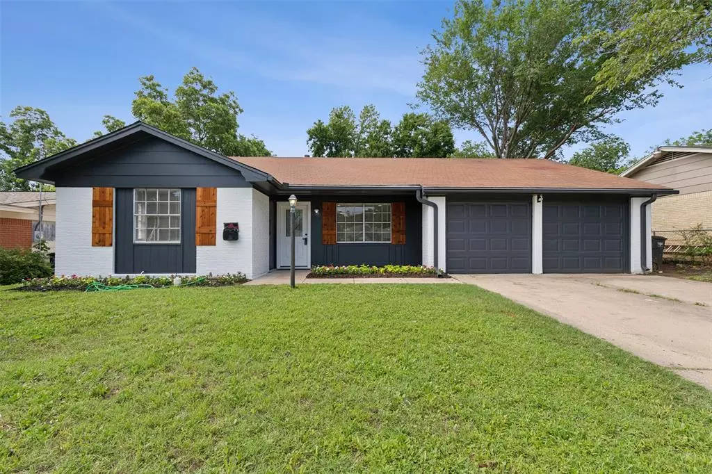 Fort Worth, TX 76112,7420 Meadowcrest Drive