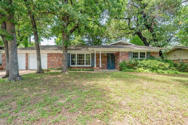 612 Forest Lane, Hurst, TX 76053