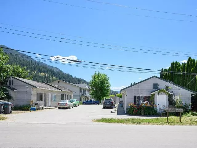 Chase, BC V0E 1M0,409 SHUSWAP AVE