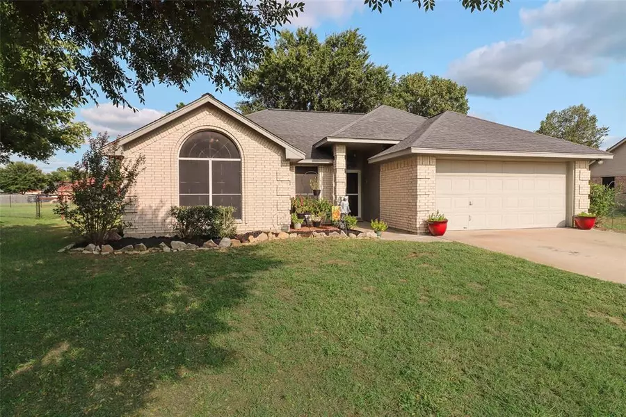 784 Robin Court, Springtown, TX 76082