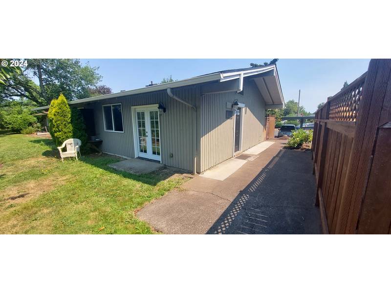 2120 W 14TH CT, Eugene, OR 97402