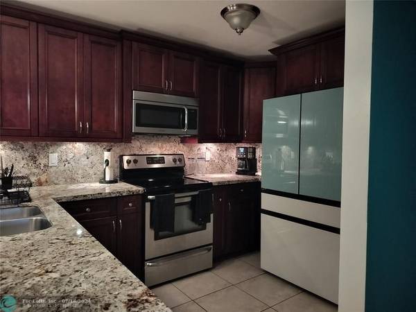 Oakland Park, FL 33309,3007 N Oakland Forest Dr  #107