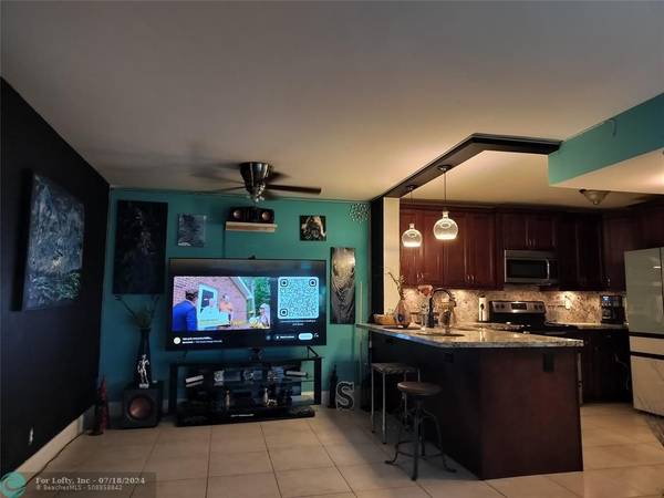 Oakland Park, FL 33309,3007 N Oakland Forest Dr  #107