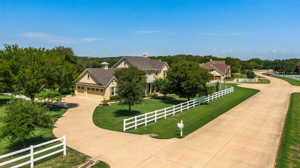 154 Ranchway Drive, Burleson, TX 76028