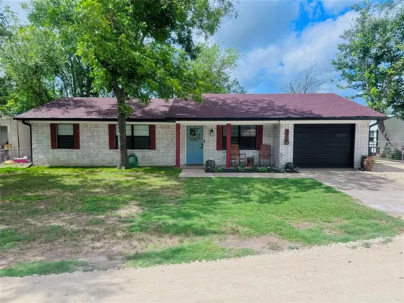 415 N Railroad Avenue, Hico, TX 76457