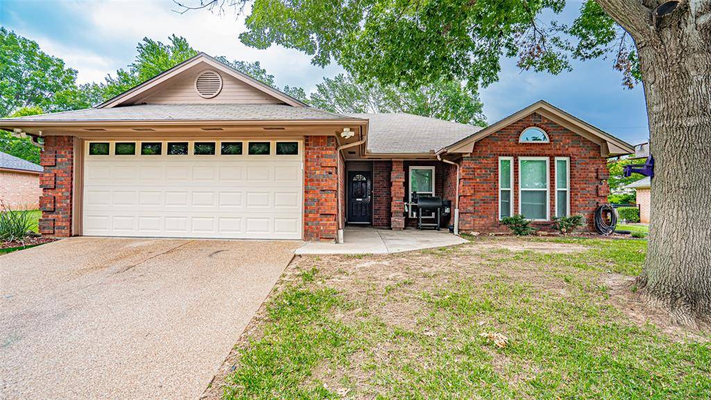 210 Mesquite Street, Weatherford, TX 76086