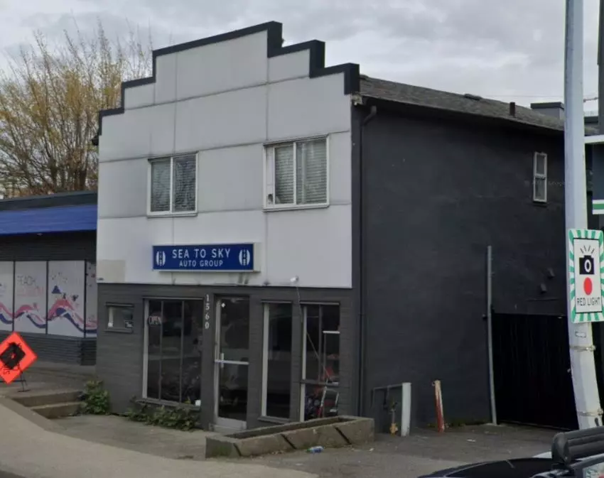 North Vancouver, BC V7J 1E2,1560 MAIN STREET