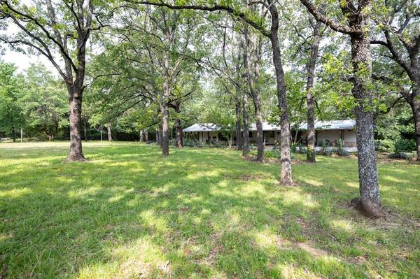 1327 Burrows Chapel Road, Whitesboro, TX 76273