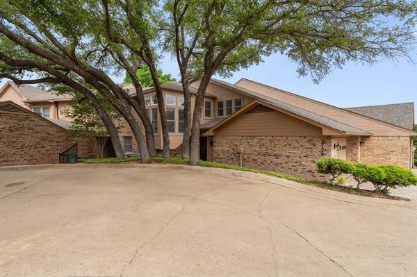 2128 Clear Lake Road,  Weatherford,  TX 76087