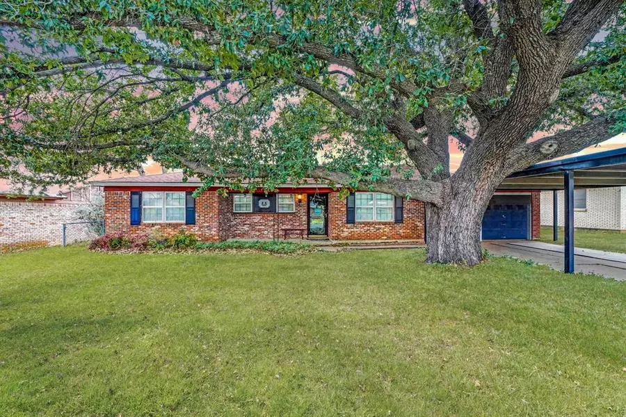 809 Beetham Road, Mineral Wells, TX 76067