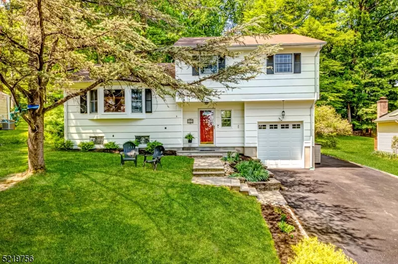 42 Stevens St, Bernardsville Boro, NJ 07924