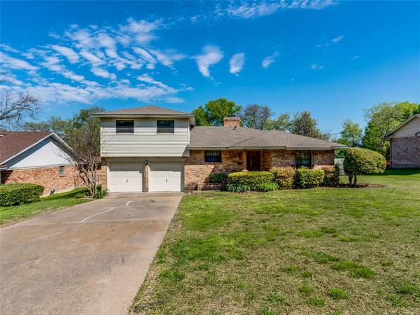 201 W Lanett Drive, Desoto, TX 75115