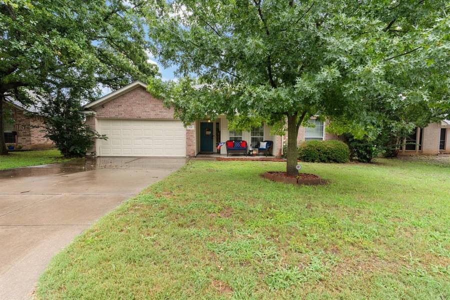 524 Lone Star, Joshua, TX 76058