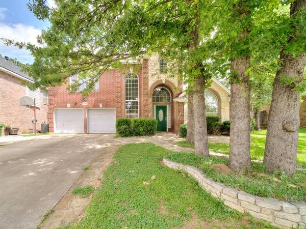 809 Forest Crossing Drive, Hurst, TX 76053