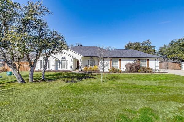 942 Trinity Court,  Willow Park,  TX 76087