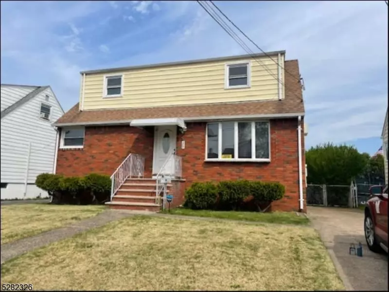 285 Martha Ave, Elmwood Park Boro, NJ 07407