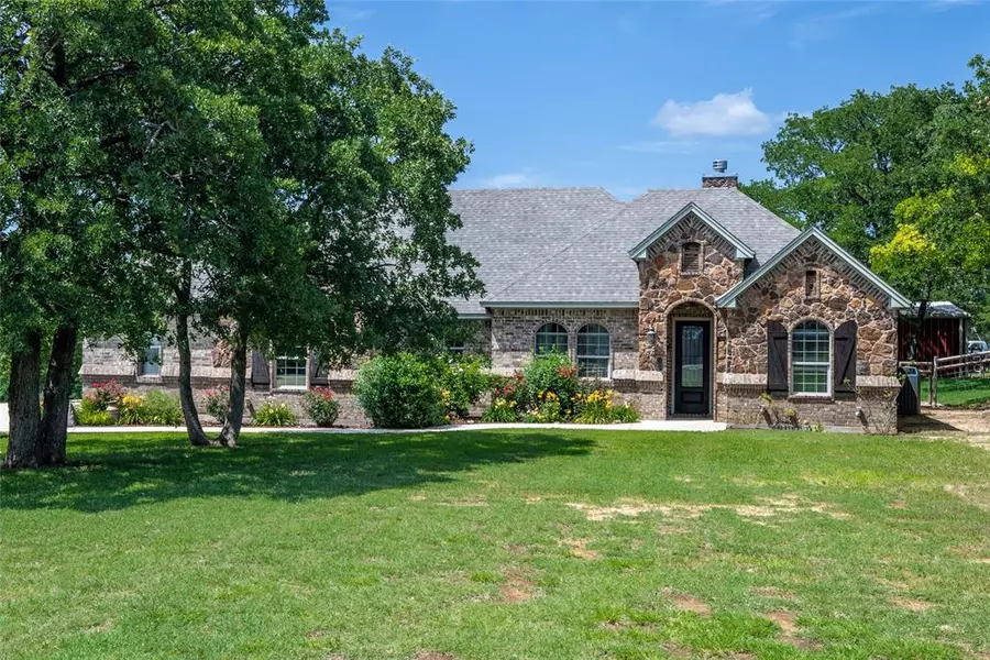 136 Cowan Crossing, Alvord, TX 76225