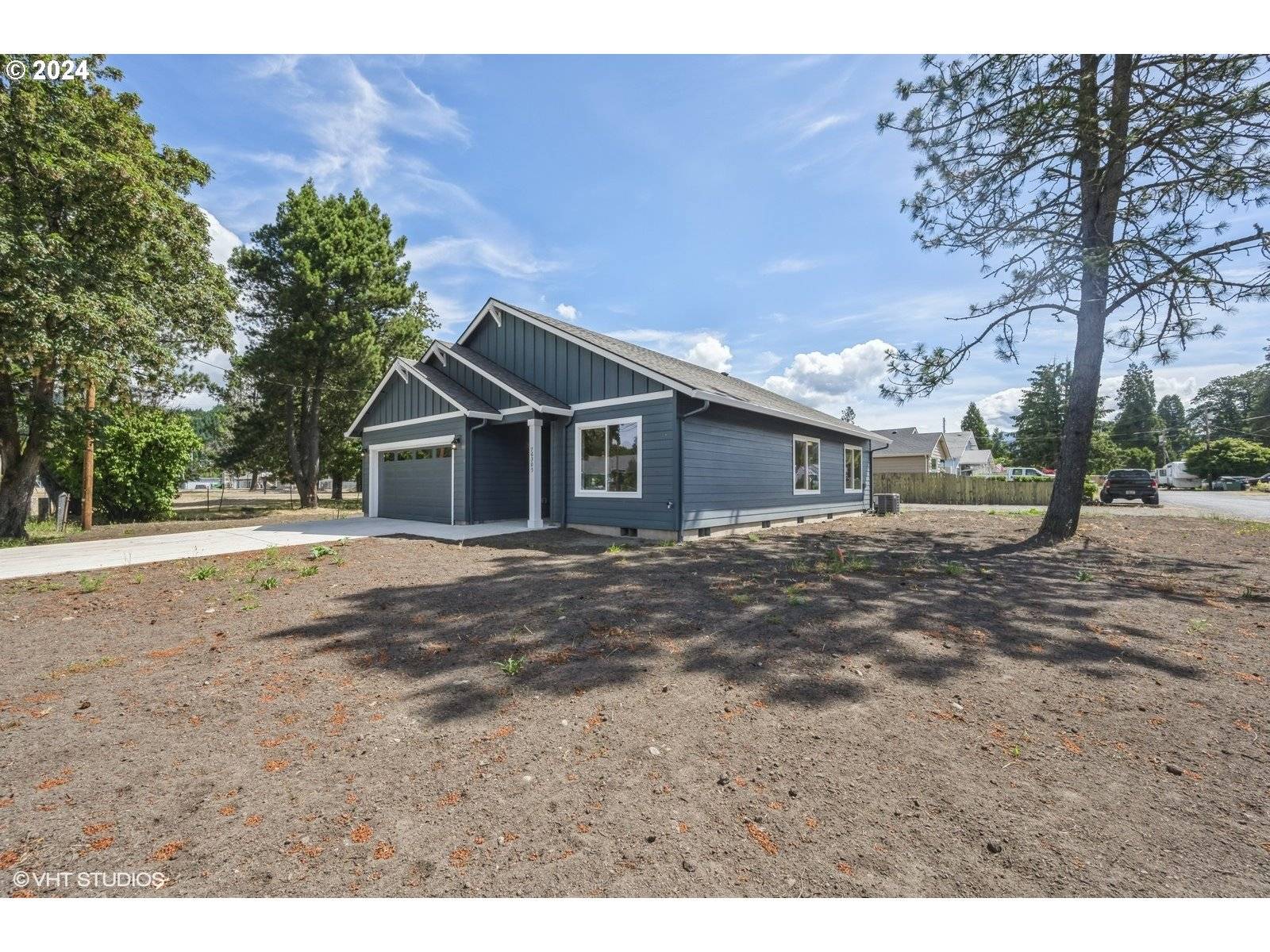 76305 GARDEN RD, Oakridge, OR 97463