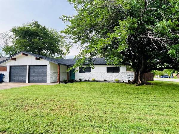 600 Meadowcrest Drive, Crowley, TX 76036