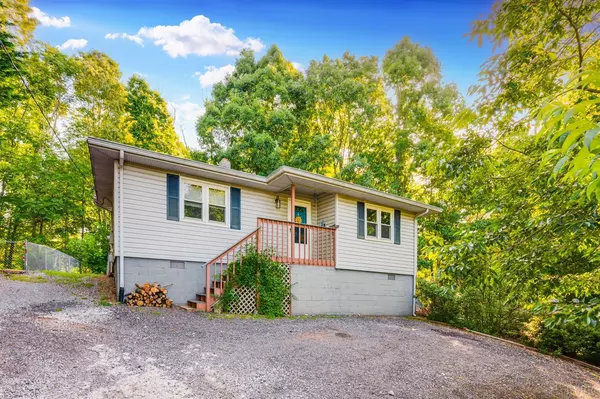 1933 Crockett RD, Forest, VA 24551