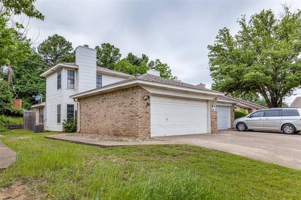 610 Starlinda Court,  Arlington,  TX 76012