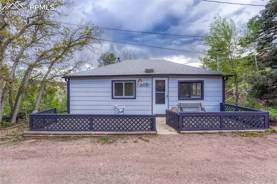 205 Arizona RD, Manitou Springs, CO 80829