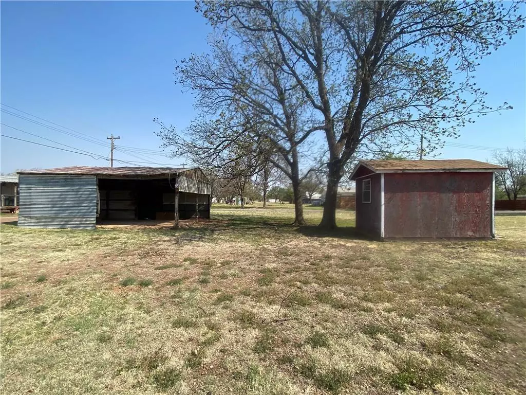 Cordell, OK 73632,622 N Dena